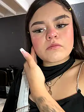 Snapshot of Camila_Duarte2 chatting on December 2, 12:43 pm Camila Duarte2 online show from December 2, 12:43 pm