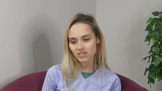 CasieStrawn online show from December 5, 8:23 am