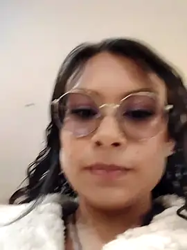 Laura Daza1 online show from February 13, 6:37 pm