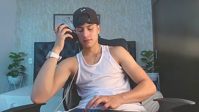 Lander Cruz online show from December 14, 6:01 pm