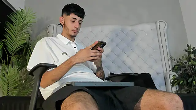 Snapshot of martonny25 chatting on December 3, 3:25 am martonny25 online show from December 3, 3:25 am