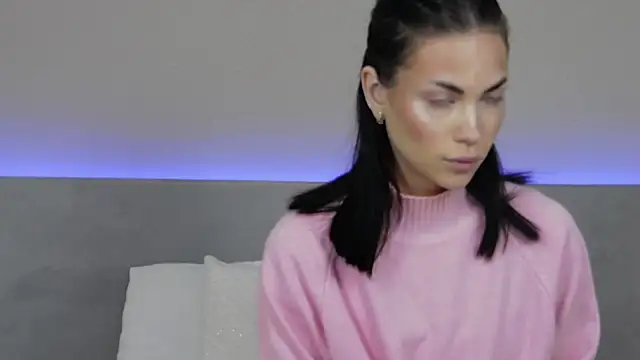 RachaelMils online show from December 20, 3:46 am