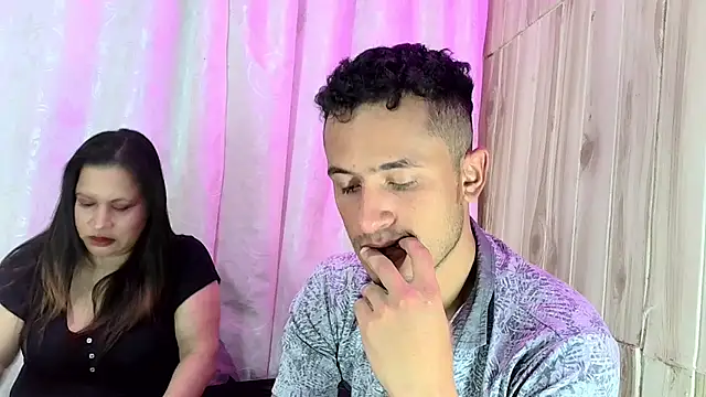 n4ughty friends online show from December 4, 4:55 am