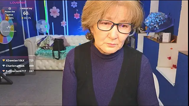 Snapshot of Mia_Monno chatting on December 2, 11:48 am Mia Monno online show from December 2, 11:48 am