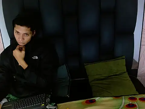 Axel Marcu online show from December 14, 2:28 am