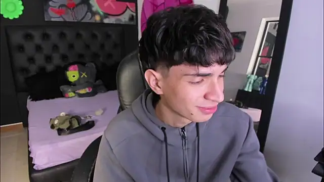 CONNOR STONNE  online show from January 7, 8:44 pm