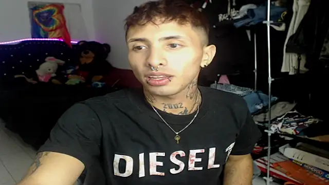 wallewe online show from December 4, 6:49 pm