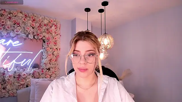 MadisonKane online show from March 15, 11:05 am