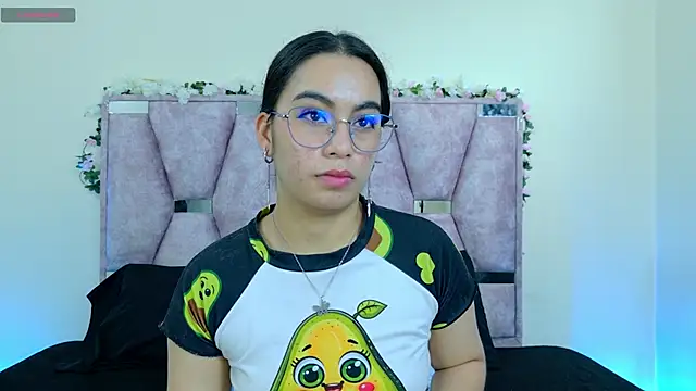 Snapshot of iris_and_damian chatting on December 5, 3:41 pm iris and damian online show from December 5, 3:41 pm