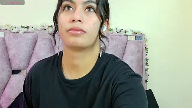 Snapshot of iris_and_damian chatting on January 13, 4:12 pm iris and damian online show from January 13, 4:12 pm