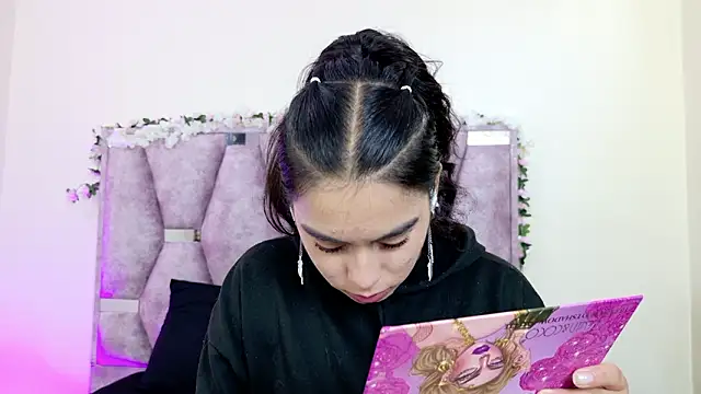 Snapshot of iris_and_damian chatting on February 25, 5:22 pm iris and damian online show from February 25, 5:22 pm