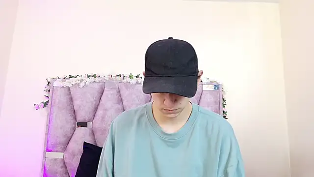 Snapshot of iris_and_damian chatting on February 26, 5:12 pm iris and damian online show from February 26, 5:12 pm