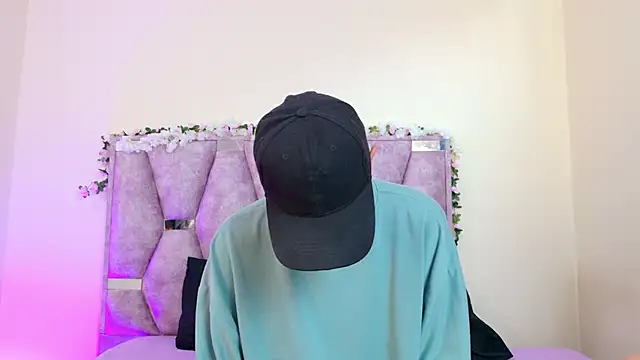 Snapshot of iris_and_damian chatting on February 28, 5:14 pm iris and damian online show from February 28, 5:14 pm