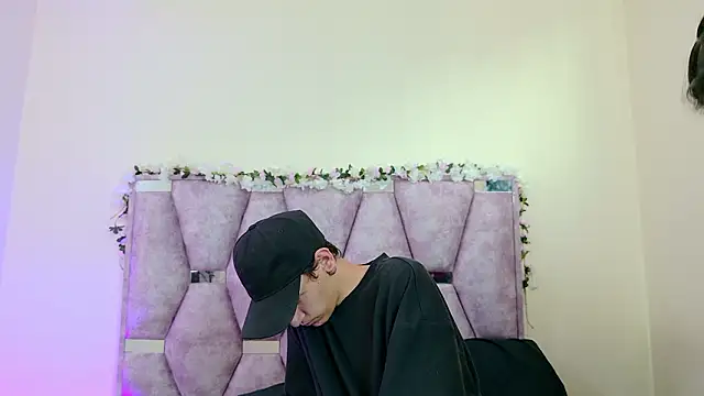 Snapshot of iris_and_damian chatting on March 3, 5:30 pm iris and damian online show from March 3, 5:30 pm