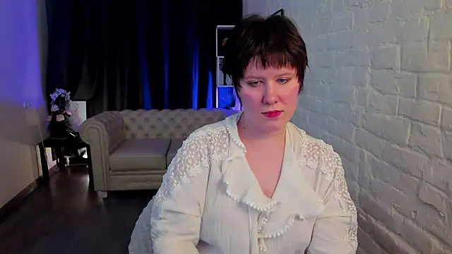 Eveleen Brown online show from December 5, 1:52 pm