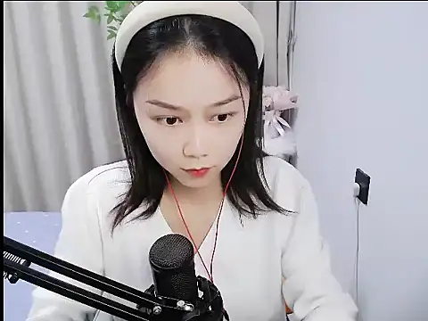 mili923 online show from December 4, 2:04 pm