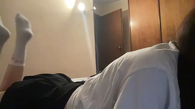 Snapshot of lonelymandy chatting on December 4, 2:59 pm lonelymandy online show from December 4, 2:59 pm