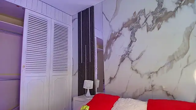 BellaHarpeer online show from April 13, 7:30 pm