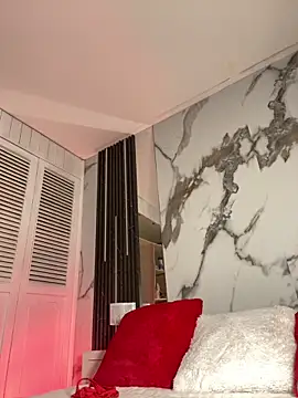 BellaHarpeer online show from April 20, 7:15 pm