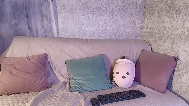 Nia  S online show from January 15, 12:10 pm