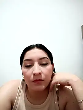 Snapshot of jade_nevez9090 chatting on December 4, 2:54 am jade nevez9090 online show from December 4, 2:54 am