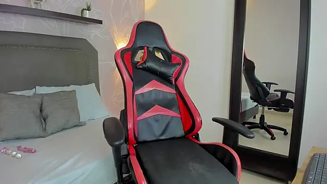 madison saenzz online show from December 15, 7:29 pm