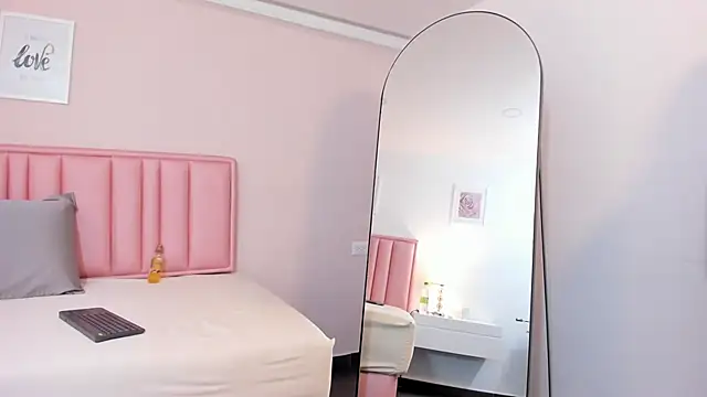 mariana pregnant  online show from December 5, 4:10 am