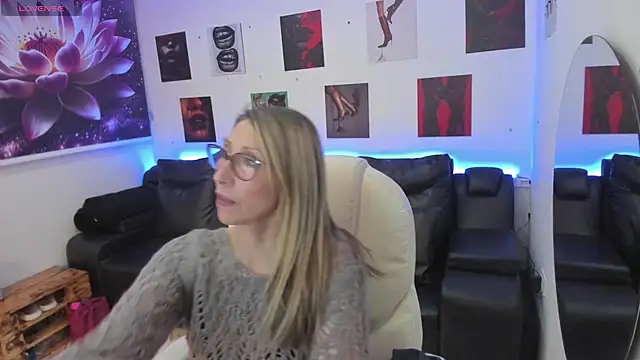 Scarlett 079 online show from February 19, 11:50 am