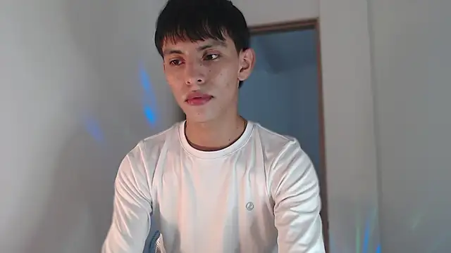 andrew courtzz online show from March 10, 9:31 pm