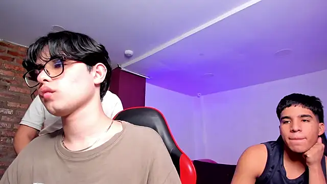 HotThreesoome online show from February 27, 12:27 pm