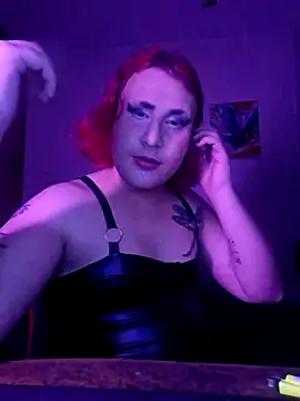 Snapshot of alien_ate_red chatting on December 15, 12:59 am alien ate red online show from December 15, 12:59 am