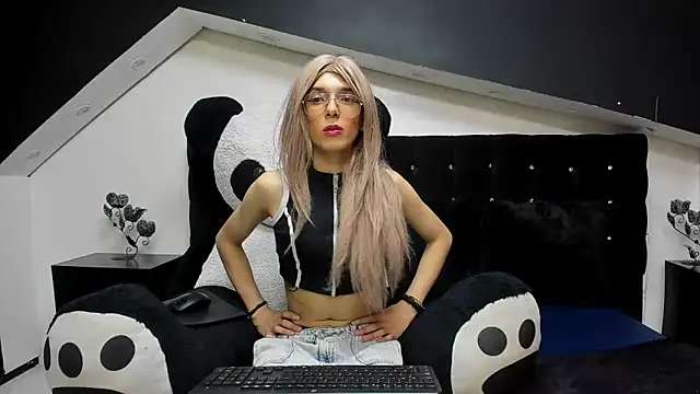 Lis Pearson online show from March 1, 8:33 pm