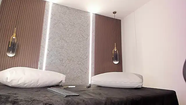 maye wells  online show from February 27, 7:25 pm