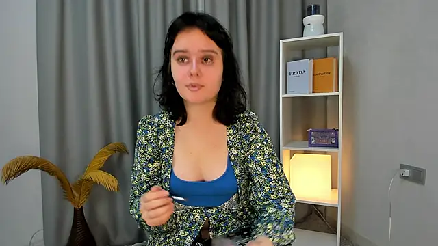 Snapshot of TracyLilith chatting on December 14, 1:49 pm TracyLilith online show from December 14, 1:49 pm