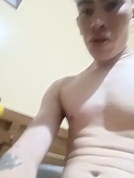 Snapshot of IsabelaAndNicholas chatting on December 19, 5:25 am IsabelaAndNicholas online show from December 19, 5:25 am