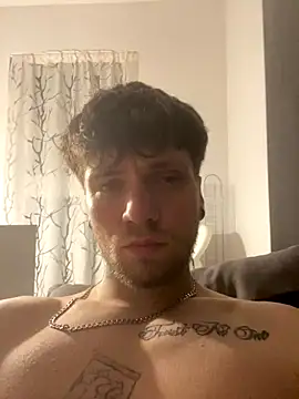 Snapshot of squty chatting on December 18, 11:22 pm squty online show from December 18, 11:22 pm