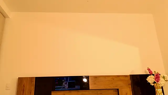 LucyHanks online show from April 14, 11:33 pm