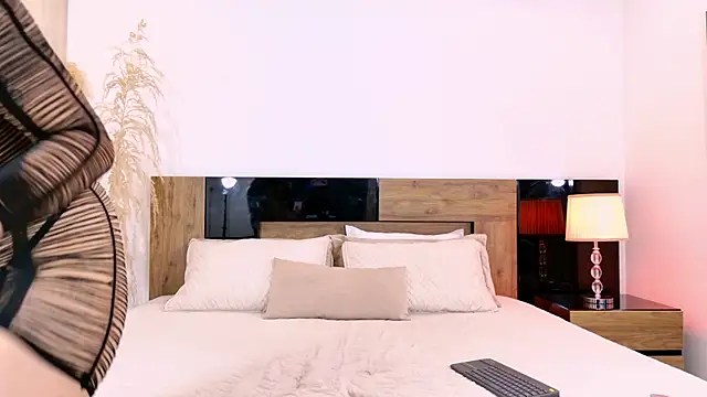 LucyHanks online show from May 8, 1:38 pm