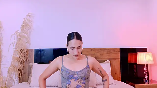 LucyHanks online show from May 14, 1:40 pm