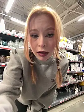 Snapshot of _Little_Ginger chatting on December 14, 3:56 am Little Ginger online show from December 14, 3:56 am