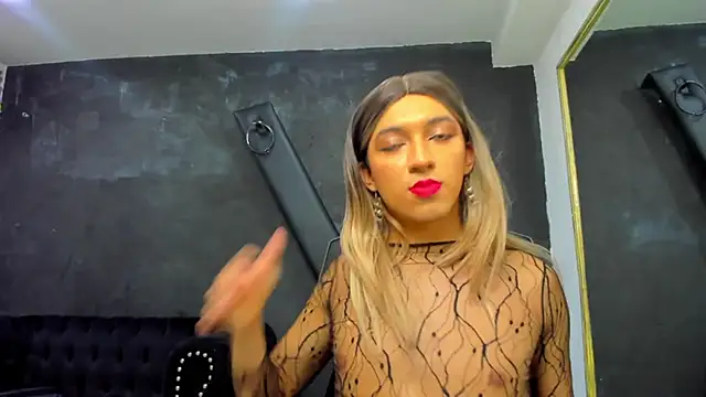 Snapshot of ArielBasquiat chatting on December 16, 5:45 am ArielBasquiat online show from December 16, 5:45 am