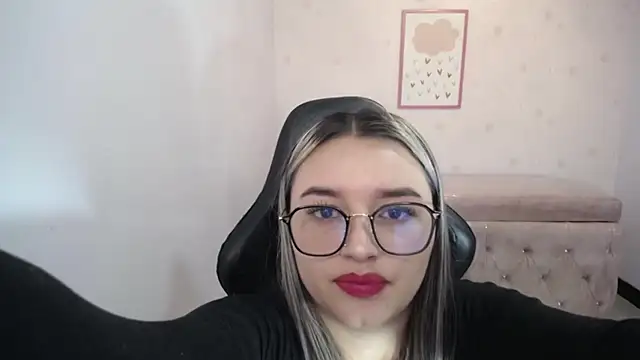 Snapshot of Iris_Bell_ch chatting on December 14, 11:26 am Iris Bell ch online show from December 14, 11:26 am