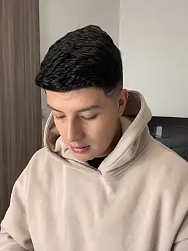 Goldenknight33 online show from February 13, 1:29 pm