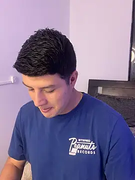 Goldenknight33 online show from March 31, 12:49 pm