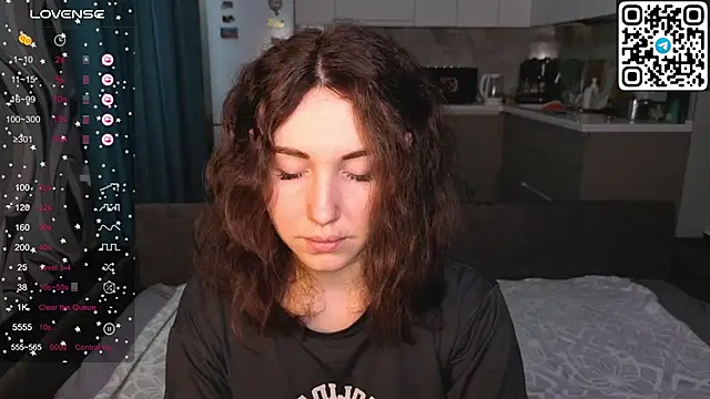 Snapshot of Alena_MellS chatting on December 15, 9:02 am Alena MellS online show from December 15, 9:02 am