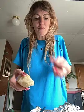 Snapshot of CelestialRuby chatting on October 6, 3:42 pm CelestialRuby online show from October 6, 3:42 pm