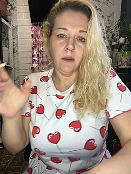 JenniferCarmen online show from March 6, 3:14 am