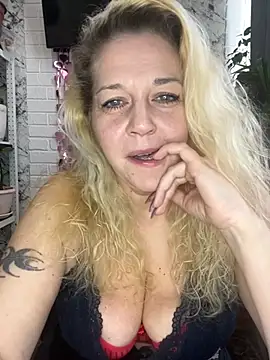 JenniferCarmen online show from March 9, 6:50 am