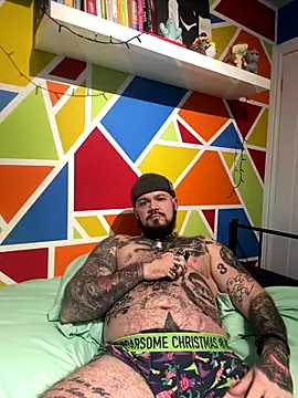 Snapshot of trans_man_and_his_dom chatting on December 17, 2:12 pm trans man and his dom online show from December 17, 2:12 pm