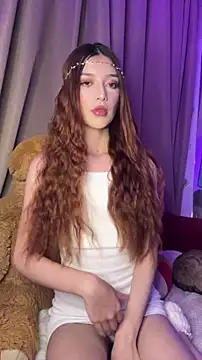 Snapshot of HoneyWeebsss chatting on February 24, 2:31 am HoneyWeebsss online show from February 24, 2:31 am